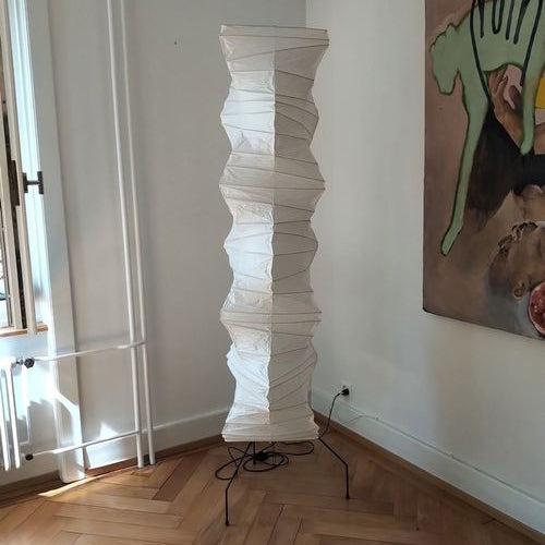 Lampa podłogowa z papieru ryżowego