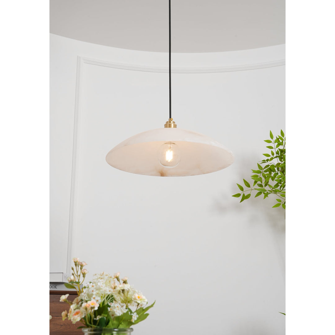 Alabastrowa lampa wisząca w kształcie kopuły, z przewodem zawieszanym na haku