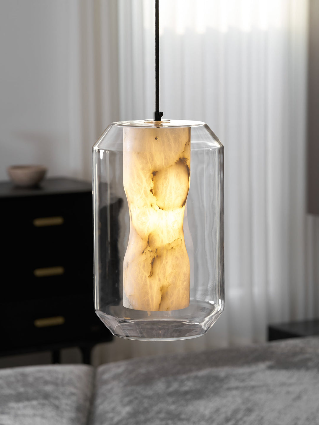 Lampa wisząca z alabastrowego szkła w cylindrze