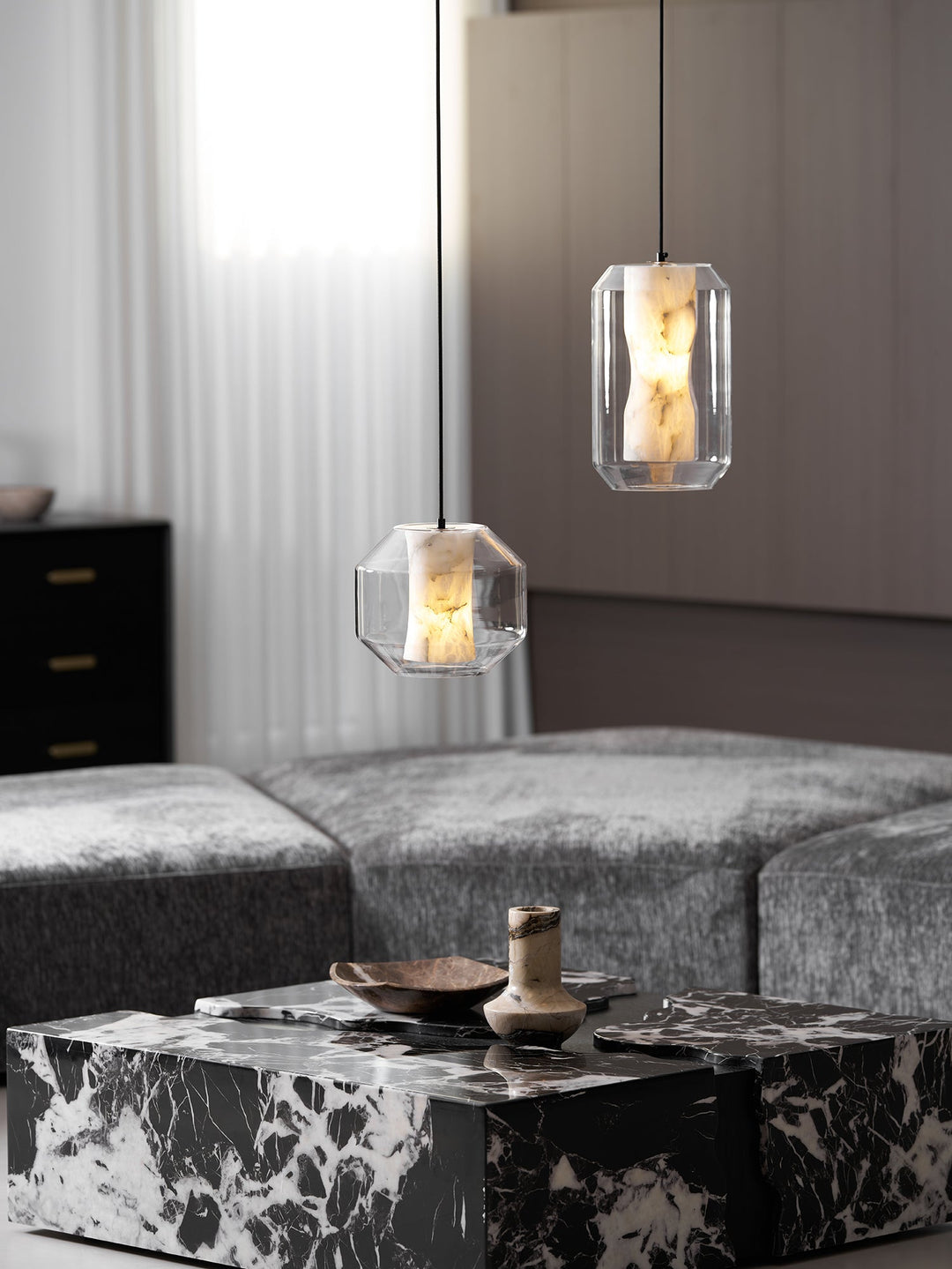 Lampa wisząca z alabastrowego szkła w cylindrze