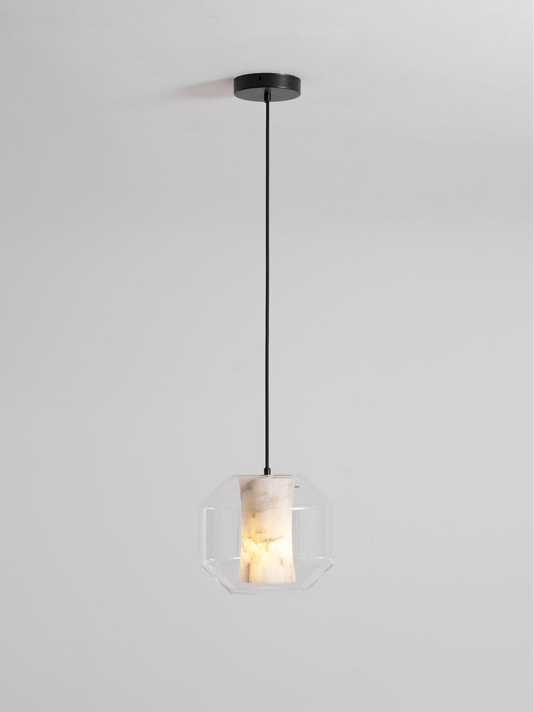 Lampa wisząca z alabastrowego szkła w cylindrze