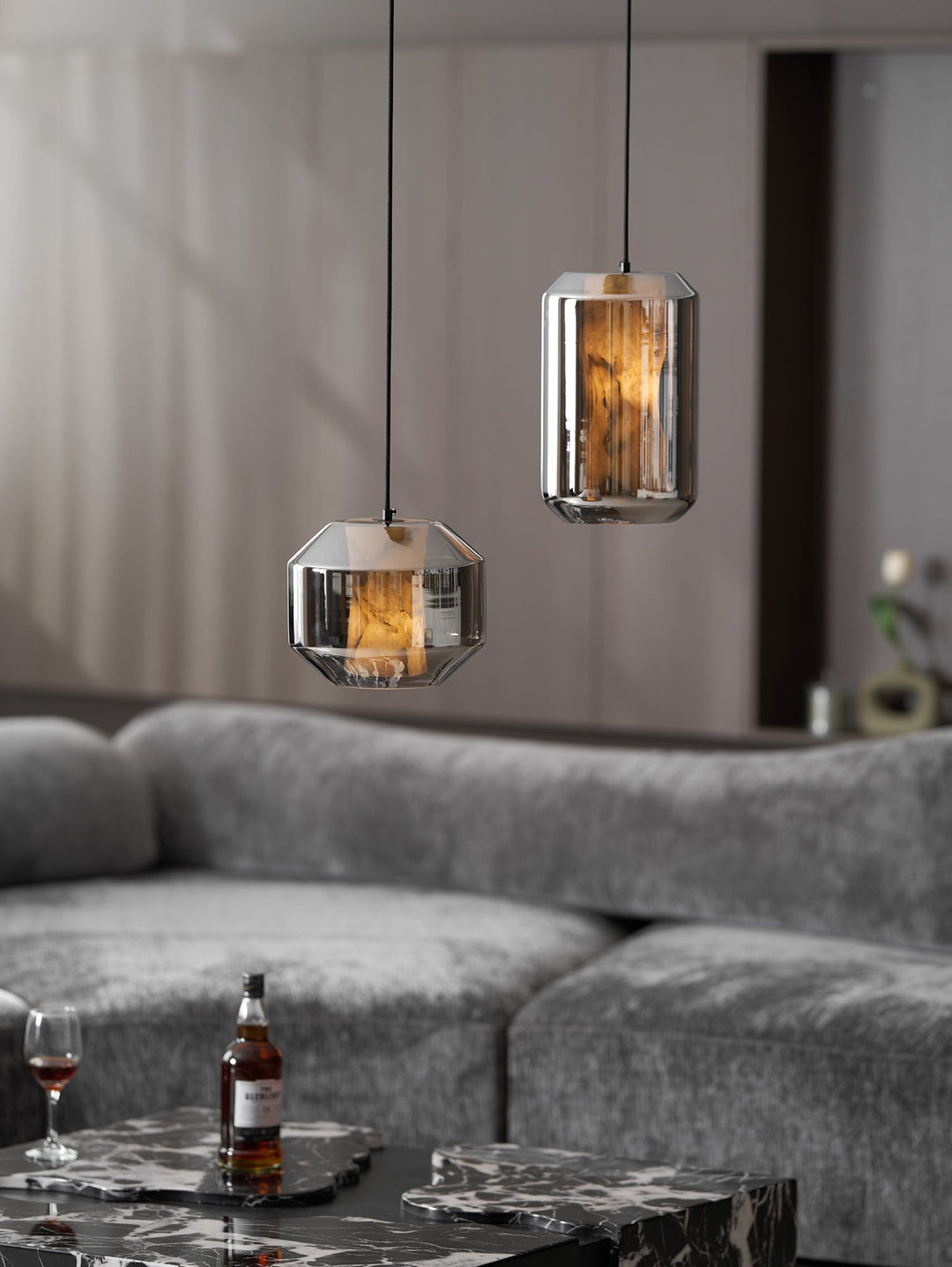 Lampa wisząca z alabastrowego szkła w cylindrze