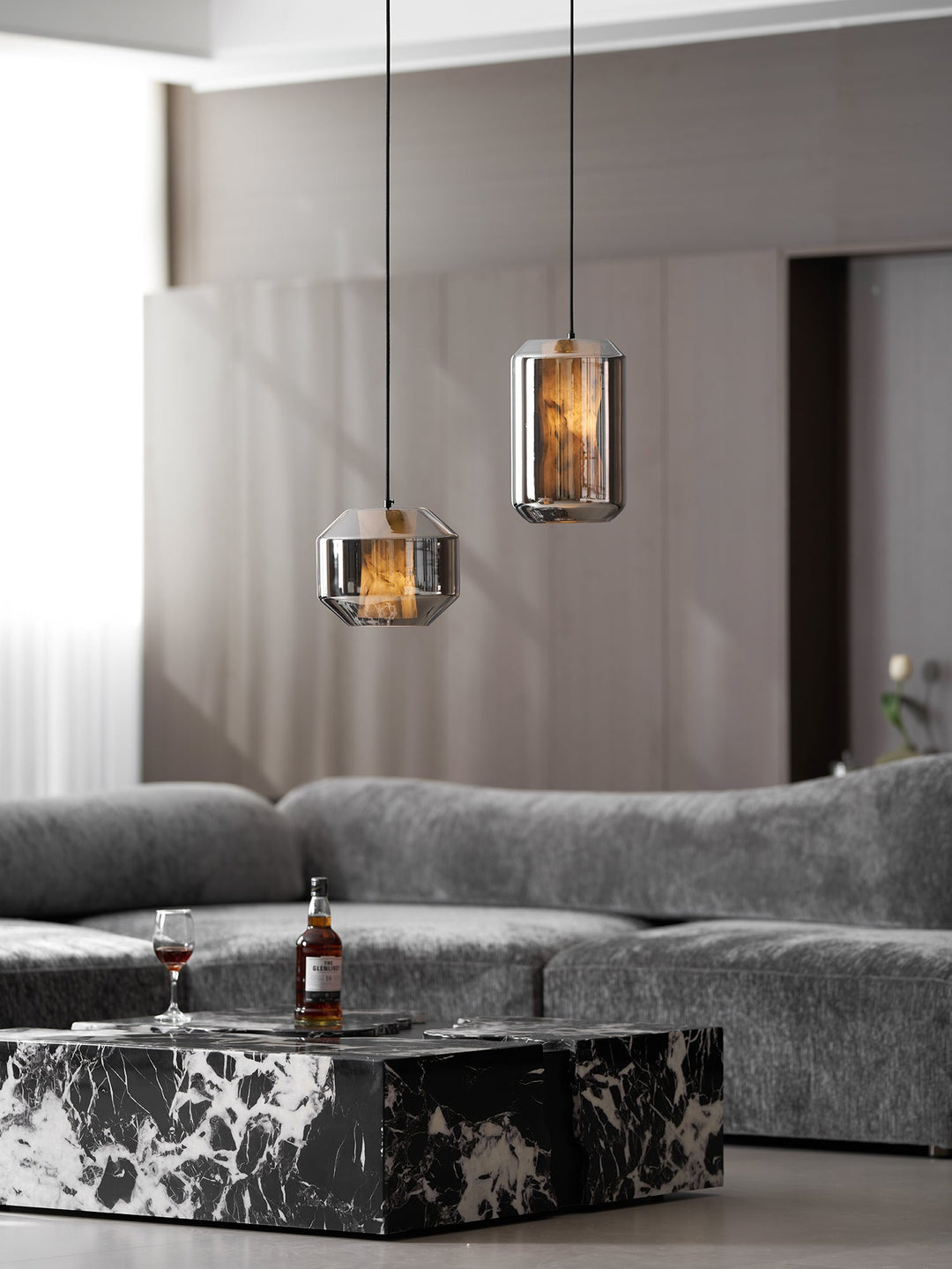 Lampa wisząca z alabastrowego szkła w cylindrze