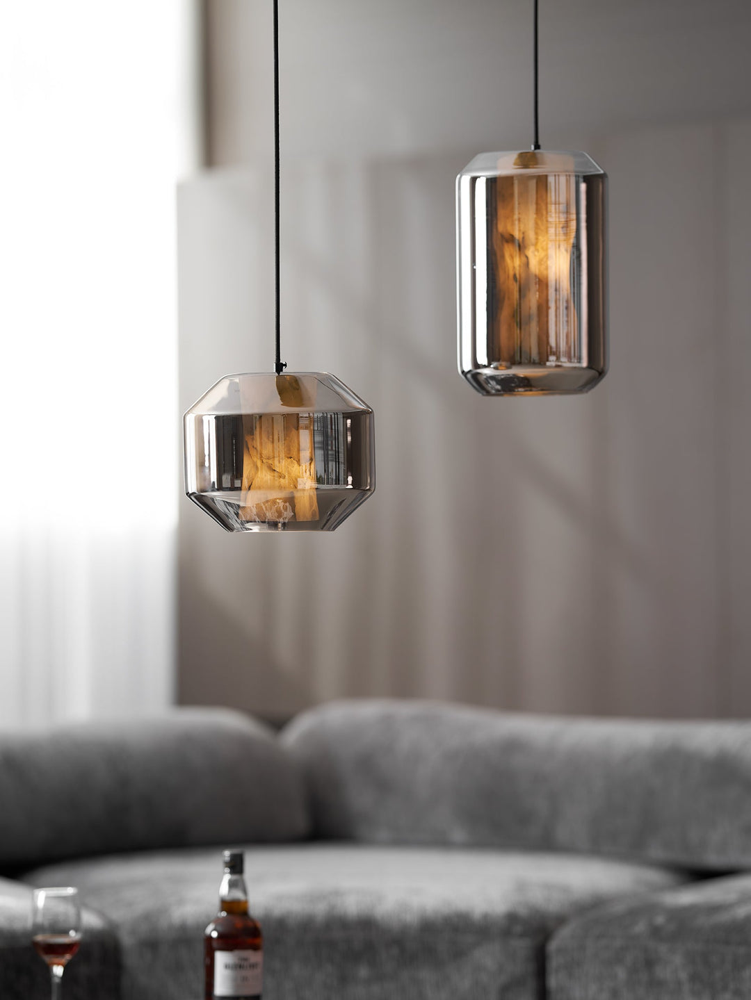 Lampa wisząca z alabastrowego szkła w cylindrze