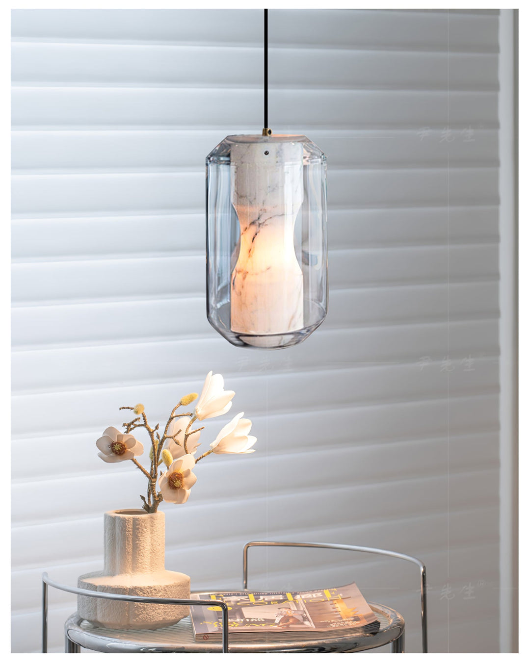 Lampa wisząca z alabastrowego szkła w cylindrze