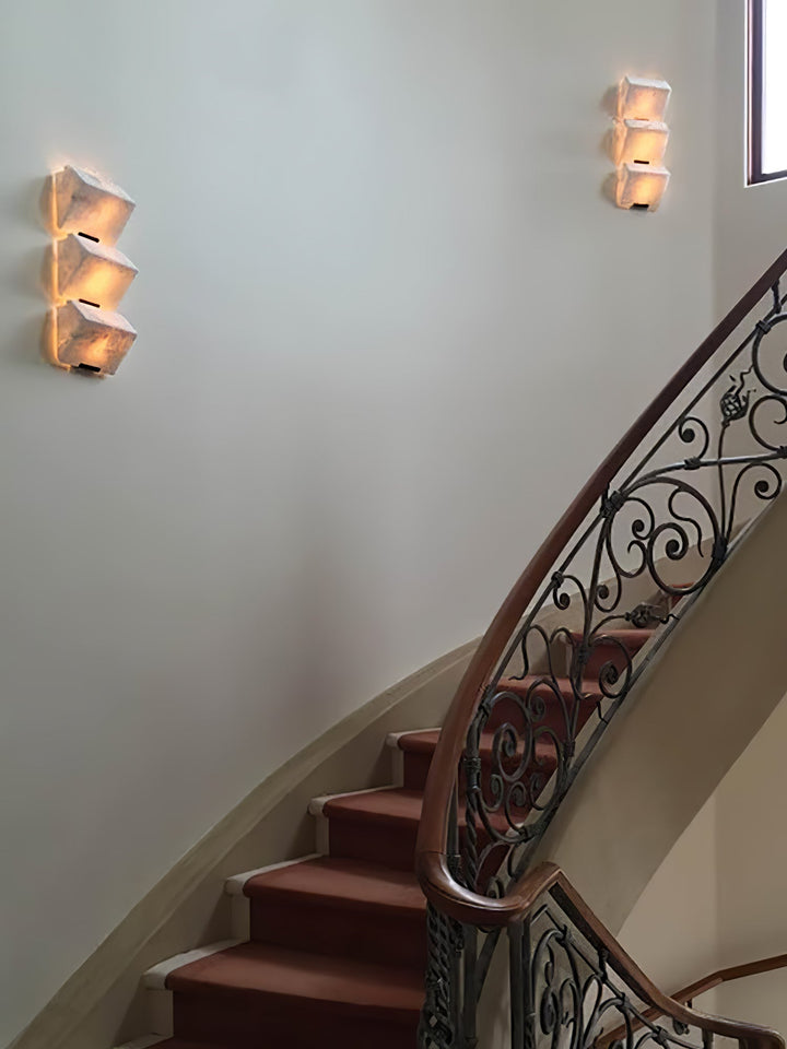 Lampa ścienna z alabastru w stylu schodów