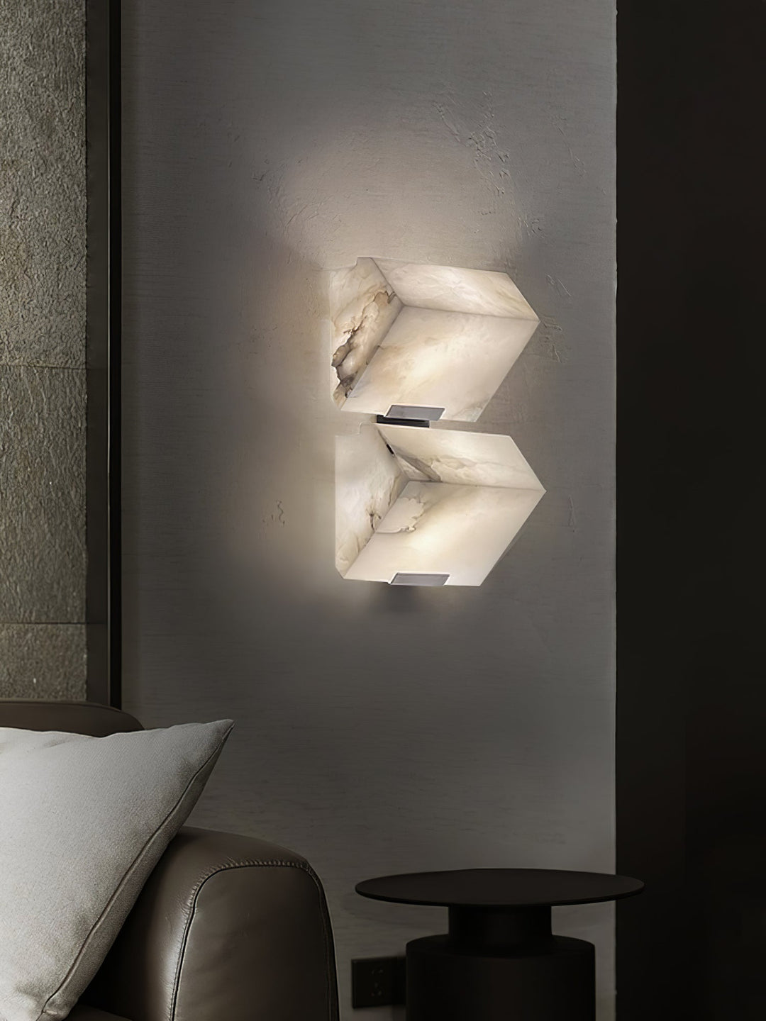 Lampa ścienna z alabastru w stylu schodów