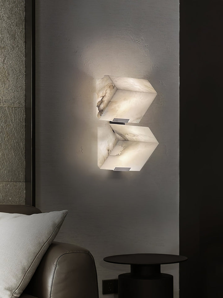 Lampa ścienna z alabastru w stylu schodów