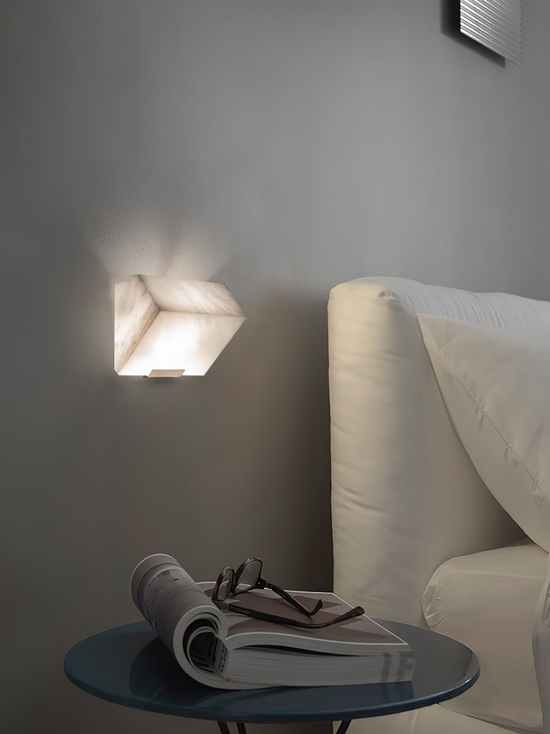 Lampa ścienna z alabastru w stylu schodów