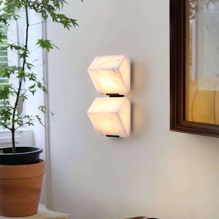 Lampa ścienna z alabastru w stylu schodów