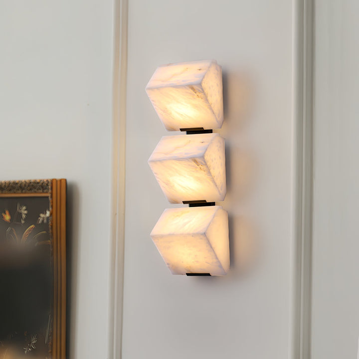 Lampa ścienna z alabastru w stylu schodów