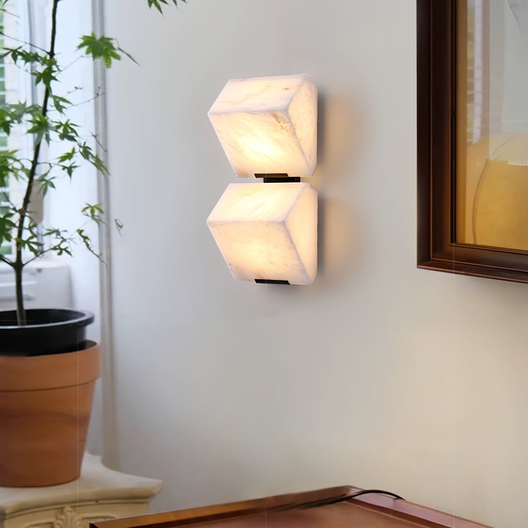 Lampa ścienna z alabastru w stylu schodów