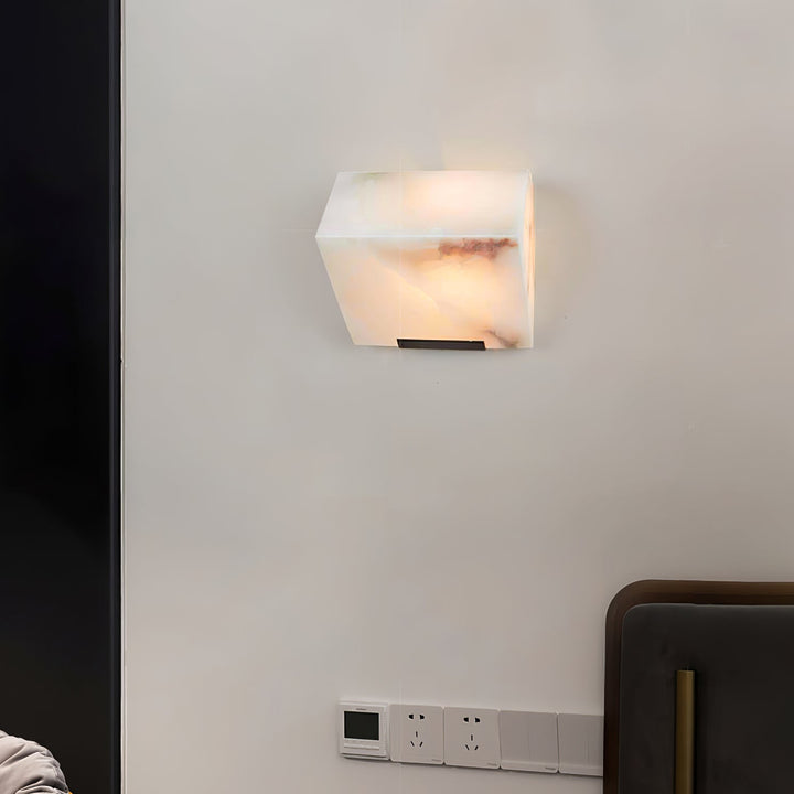 Lampa ścienna z alabastru w stylu schodów