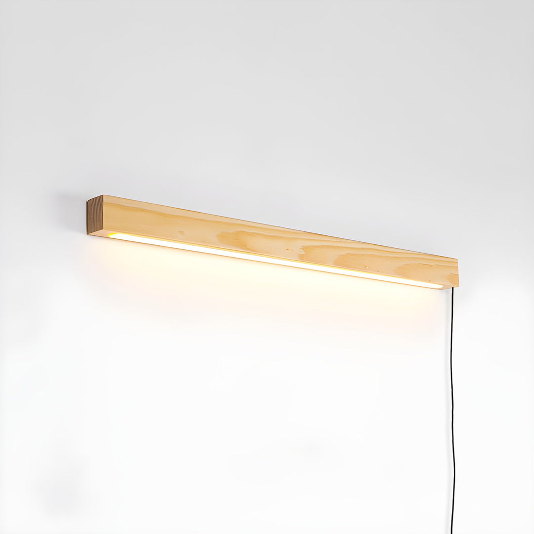 Liniowa drewniana lampa ścienna Arlo z wtyczką