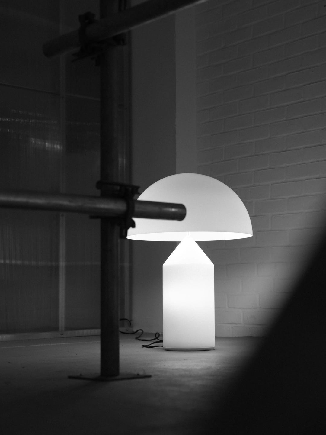 Szklana lampa stołowa Dorsey w kształcie grzyba