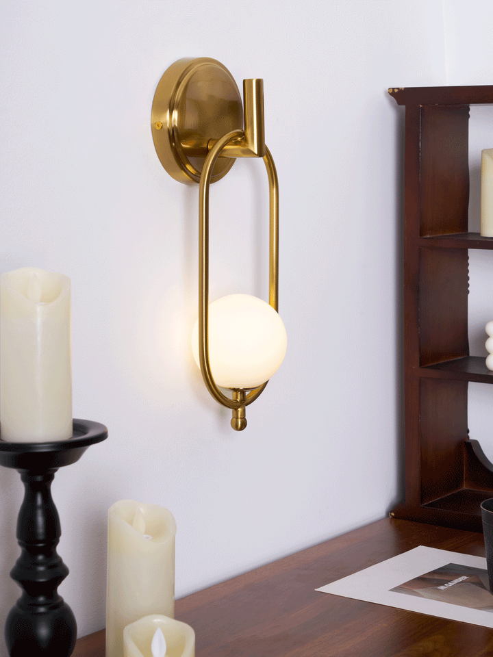 Mosiężna lampa ścienna Aurea