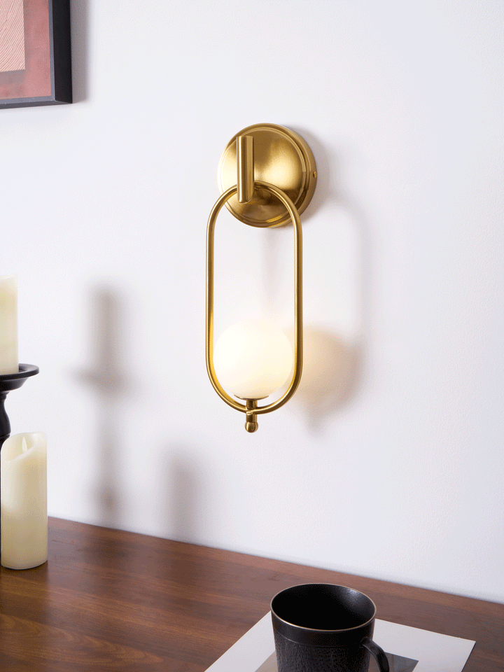 Mosiężna lampa ścienna Aurea