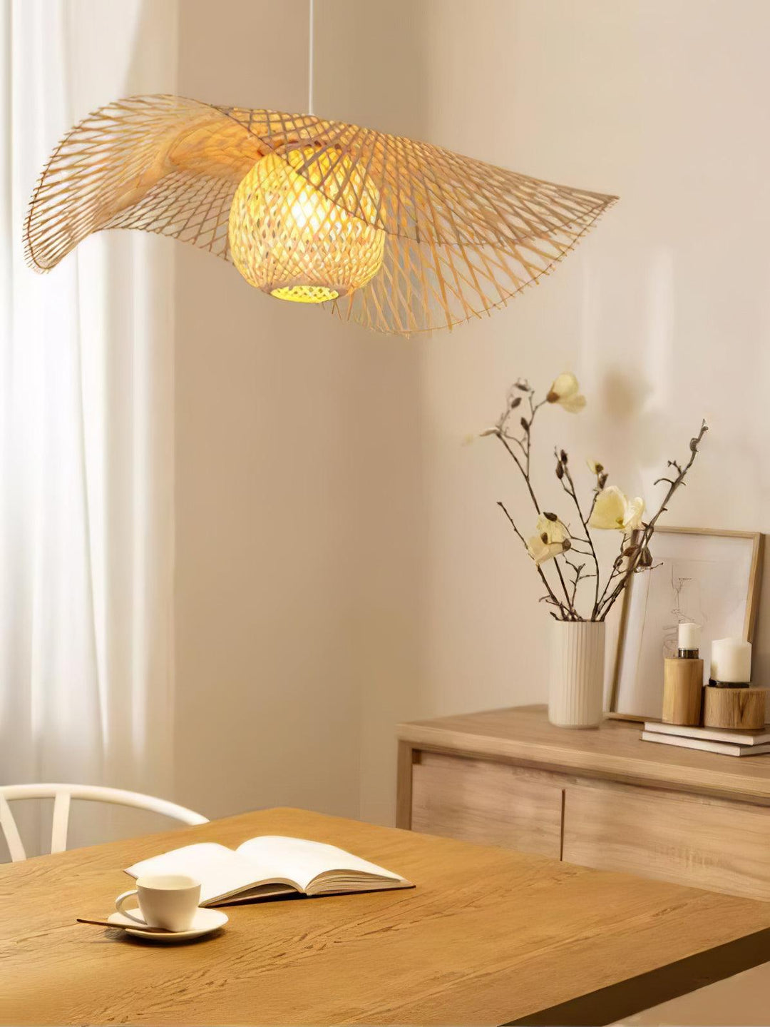 Lampa wisząca z ramą bambusową
