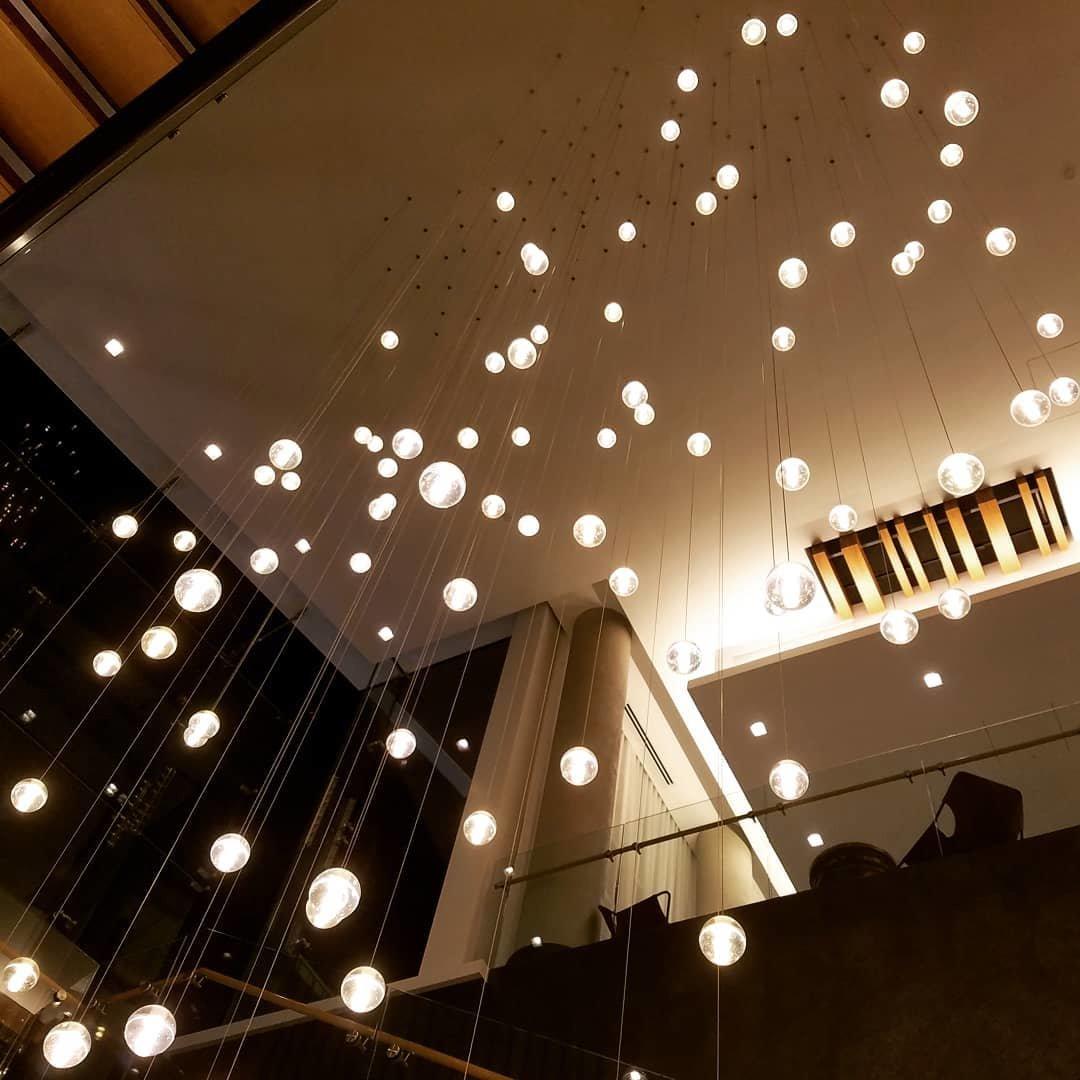 Lampa wisząca z kryształowymi kulkami