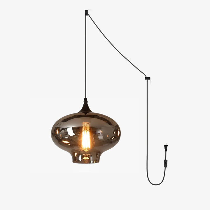 Lampa wisząca z zawieszką w kształcie butelki
