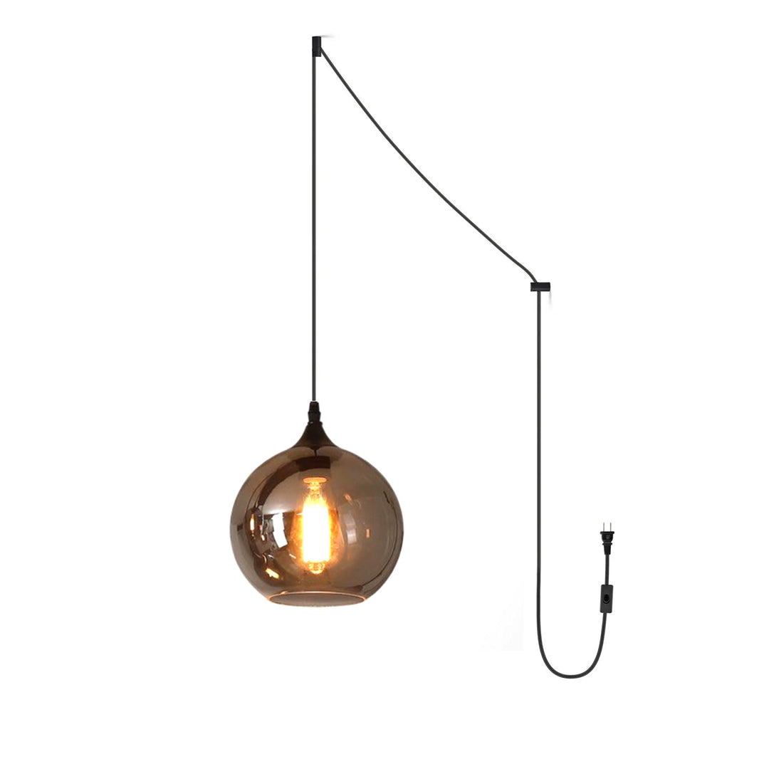 Lampa wisząca z zawieszką w kształcie butelki