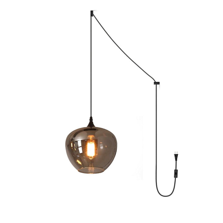 Lampa wisząca z zawieszką w kształcie butelki