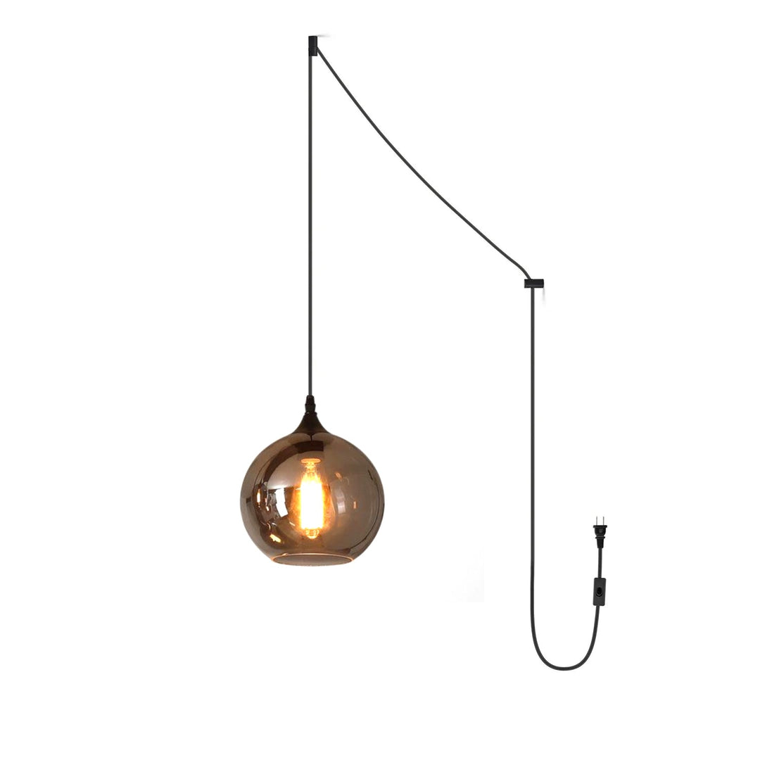 Lampa wisząca z zawieszką w kształcie butelki