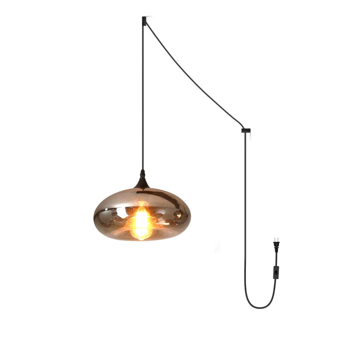 Lampa wisząca z zawieszką w kształcie butelki