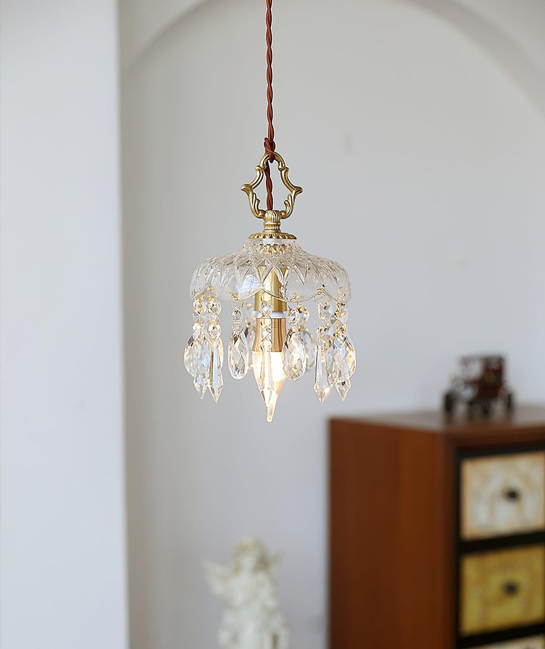 Lampa wisząca z kloszem w kształcie miski