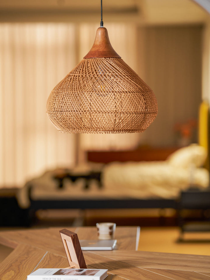 Skręcana Lampa Wisząca z Rattanu