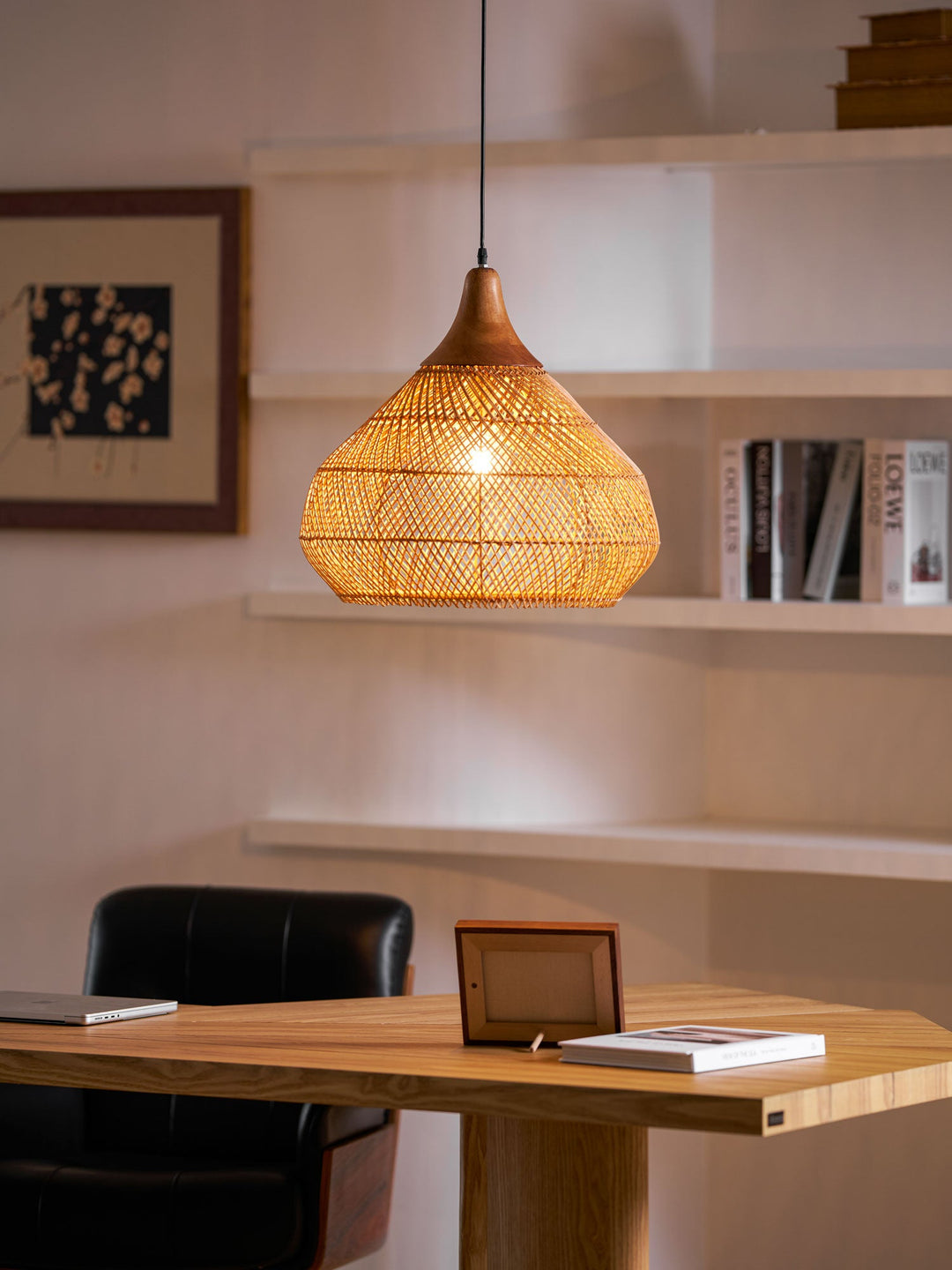 Skręcana Lampa Wisząca z Rattanu