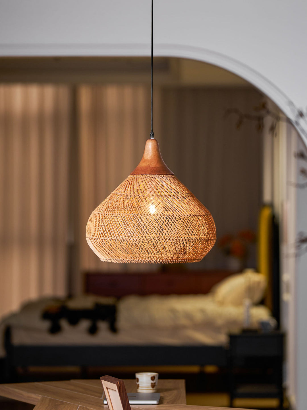 Skręcana Lampa Wisząca z Rattanu