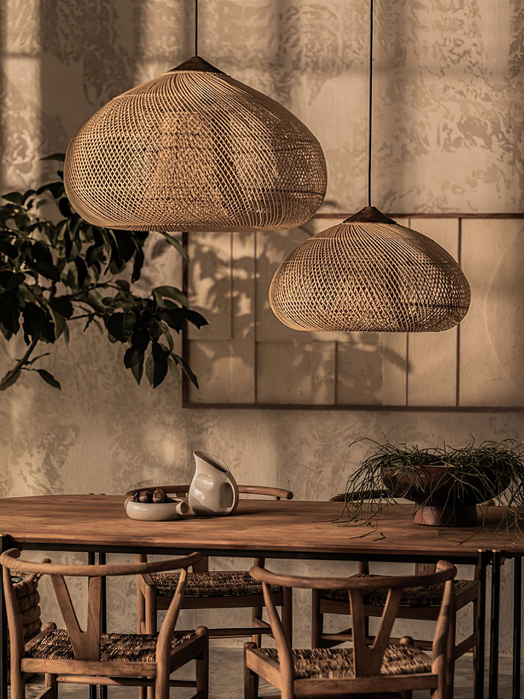 Skręcana Lampa Wisząca z Rattanu