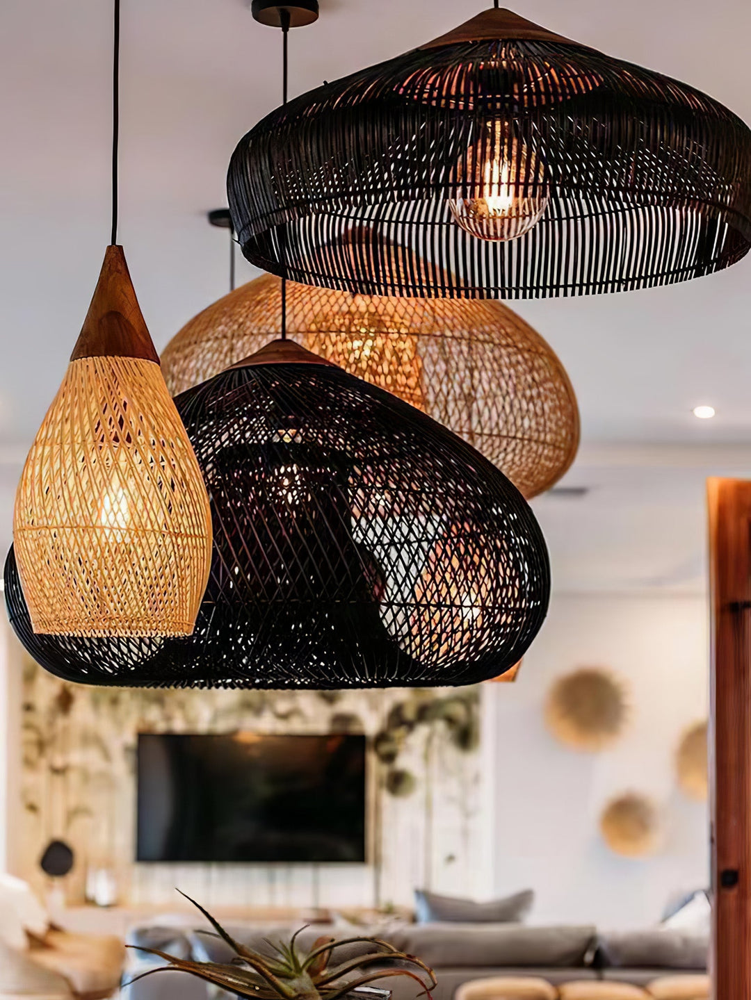 Skręcana Lampa Wisząca z Rattanu
