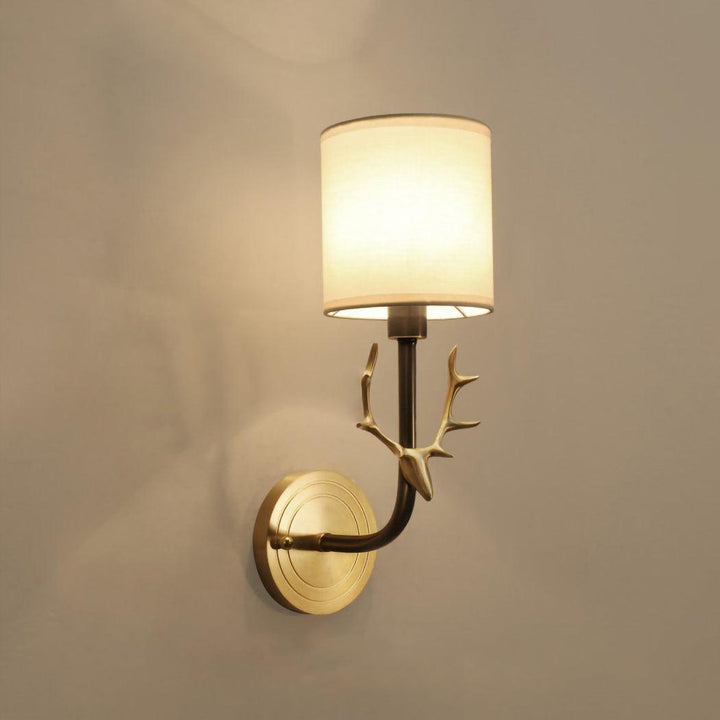 Mosiężna Lampa Ścienna w Kształcie Głowy Jelenia