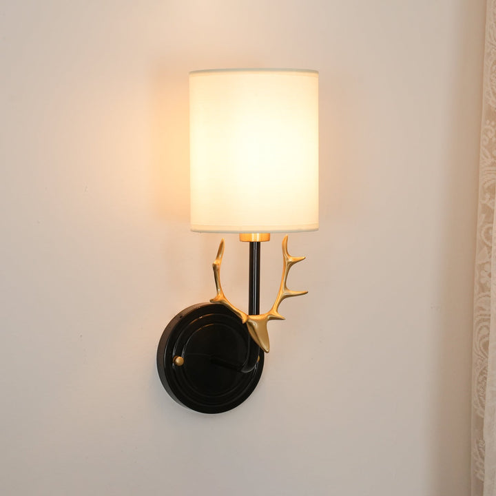 Mosiężna Lampa Ścienna w Kształcie Głowy Jelenia