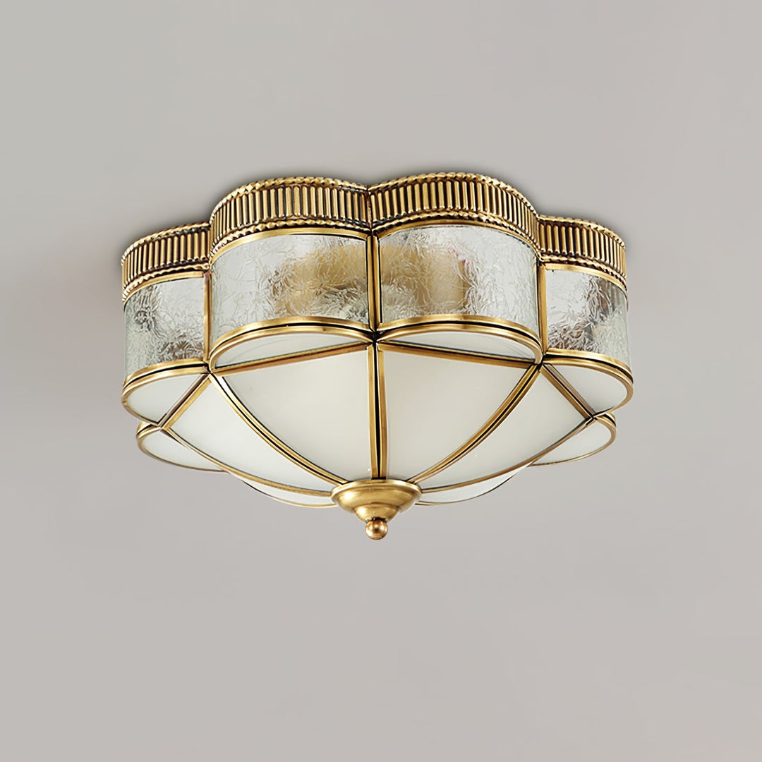 Lampa sufitowa z mosiężną kopułą