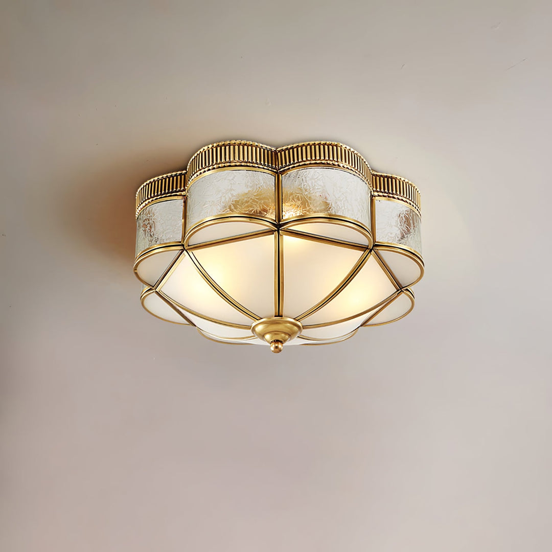 Lampa sufitowa z mosiężną kopułą
