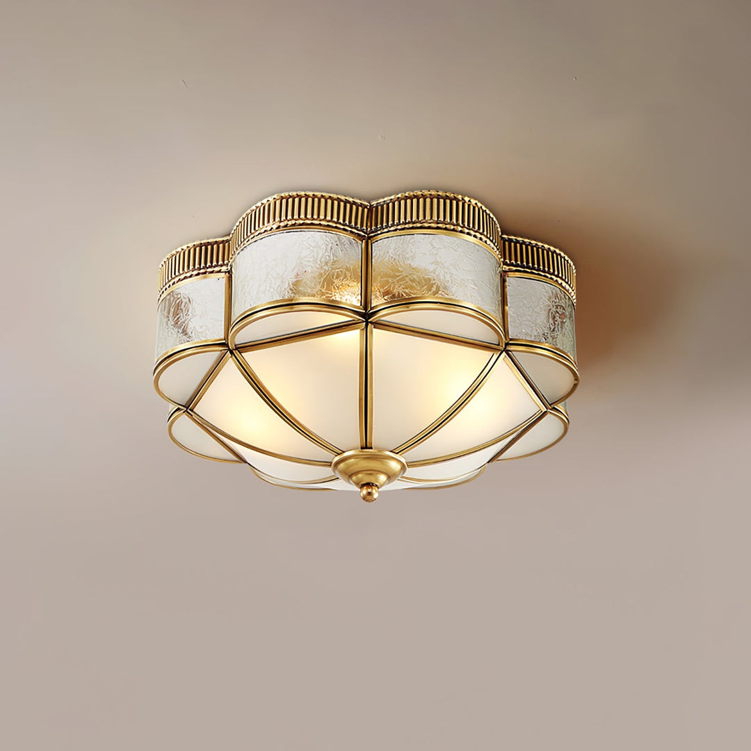 Lampa sufitowa z mosiężną kopułą