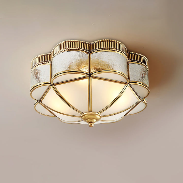 Lampa sufitowa z mosiężną kopułą