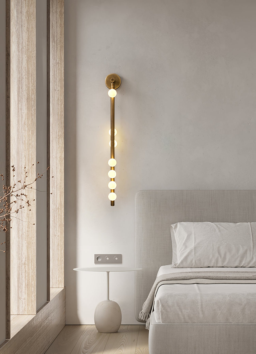 Lampa ścienna z mosiężnym kloszem i szklanym rurką