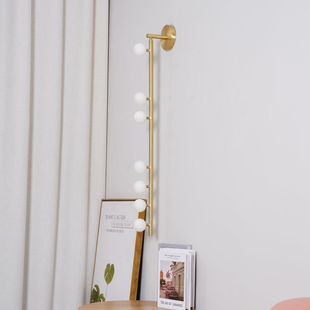 Lampa ścienna z mosiężnym kloszem i szklanym rurką