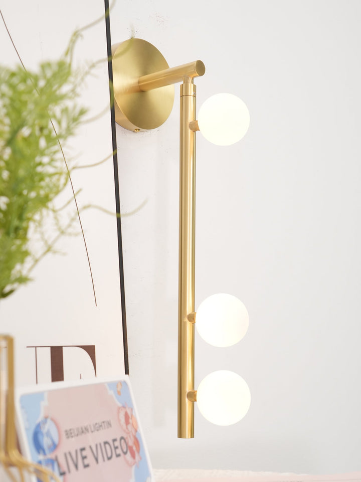 Lampa ścienna z mosiężnym kloszem i szklanym rurką