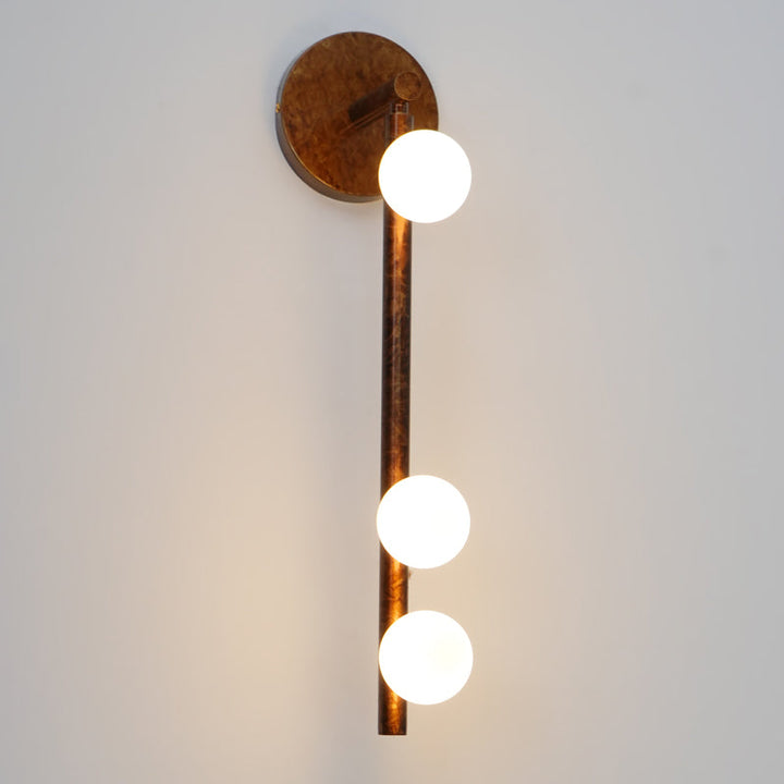 Lampa ścienna z mosiężnym kloszem i szklanym rurką