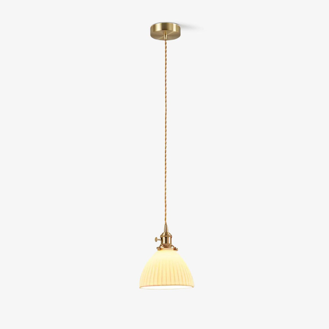 Lampa wisząca z plecionym abażurem ceramicznym w kolorze mosiądzu