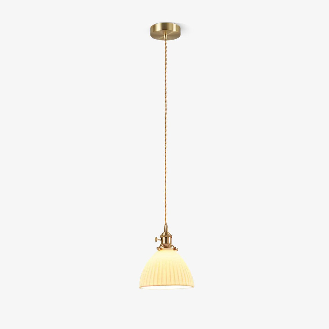 Lampa wisząca z plecionym abażurem ceramicznym w kolorze mosiądzu