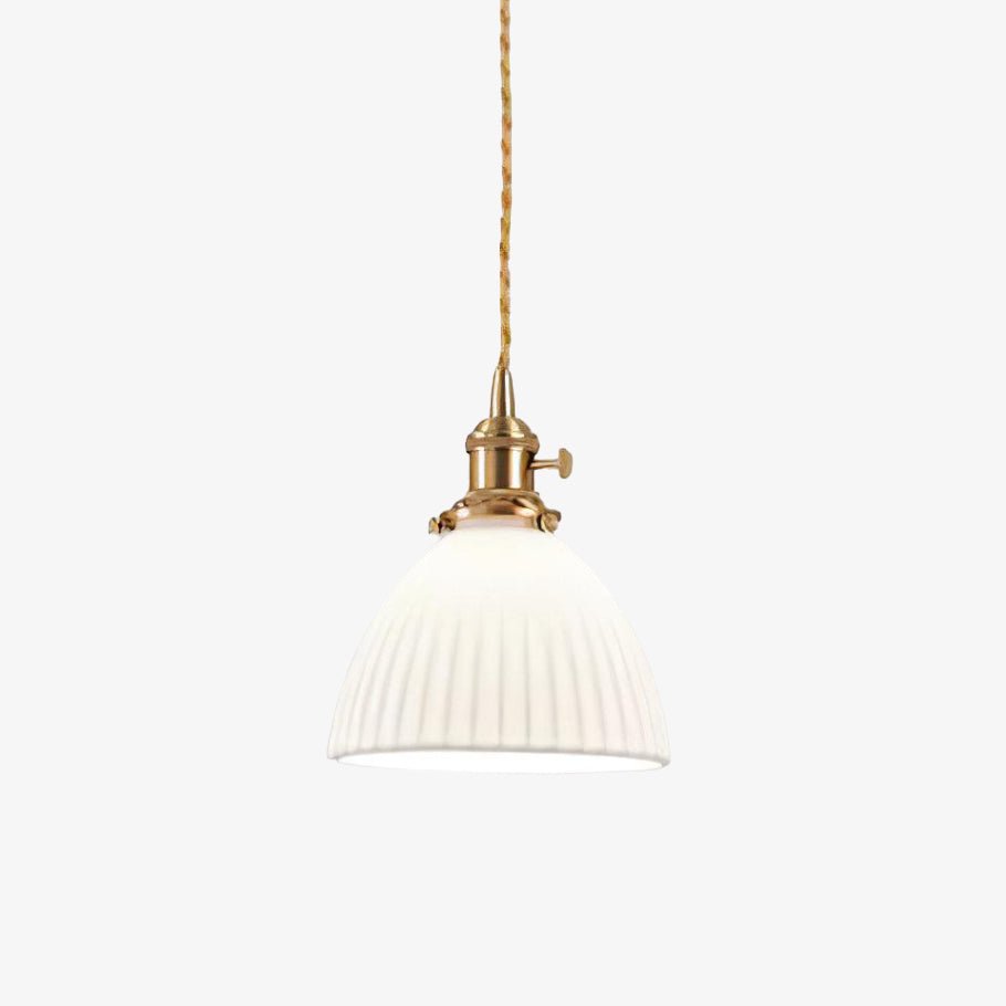 Lampa wisząca z plecionym abażurem ceramicznym w kolorze mosiądzu