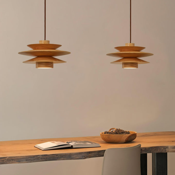 Lampa wisząca z drewnianym dyskiem Cascade