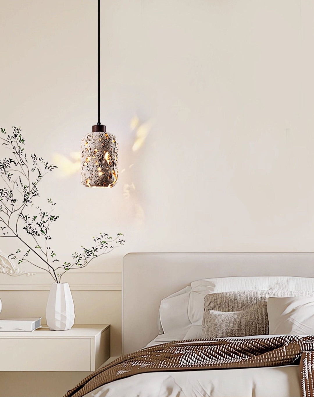 Lampa wisząca z wulkanicznej skały Cava