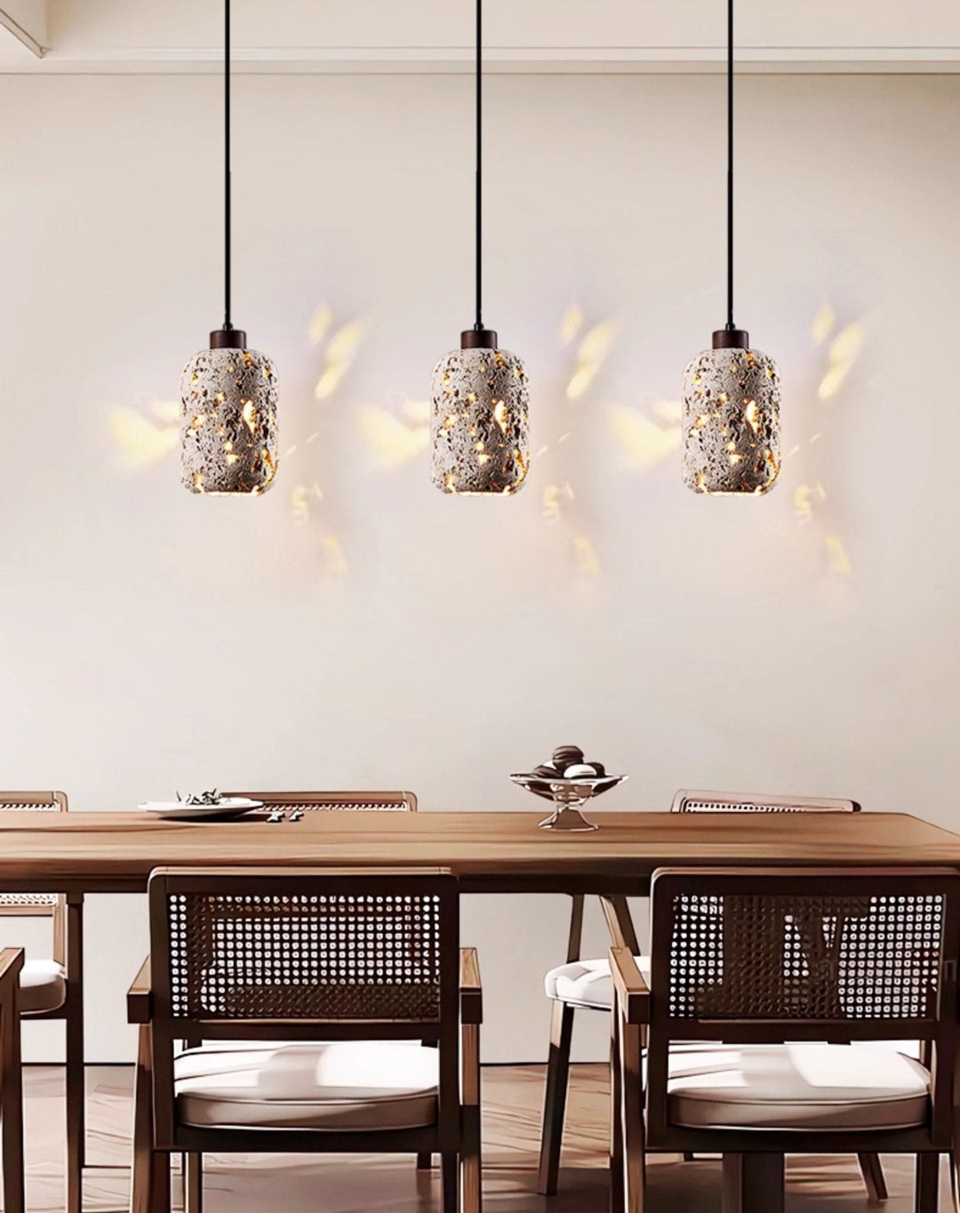 Lampa wisząca z wulkanicznej skały Cava